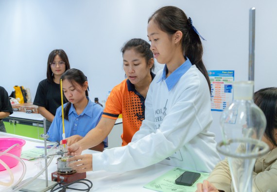 ภาพกิจกรรม  คณะวิทยาศาสตร์และเทคโนโลยี มหาวิทยาลัยราชภัฏกำแพงเพชร ร่วมกับโครงการห้องเรียนพิเศษ โรงเรียนตากพิทยาคม จัดกิจกรรมสร้างเสริมทักษะกระบวนการทางวิทยาศาสตร์สู่มาตรฐานสากล