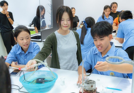 ภาพกิจกรรม  คณะวิทยาศาสตร์และเทคโนโลยี มหาวิทยาลัยราชภัฏกำแพงเพชร ร่วมกับโครงการห้องเรียนพิเศษ โรงเรียนตากพิทยาคม จัดกิจกรรมสร้างเสริมทักษะกระบวนการทางวิทยาศาสตร์สู่มาตรฐานสากล