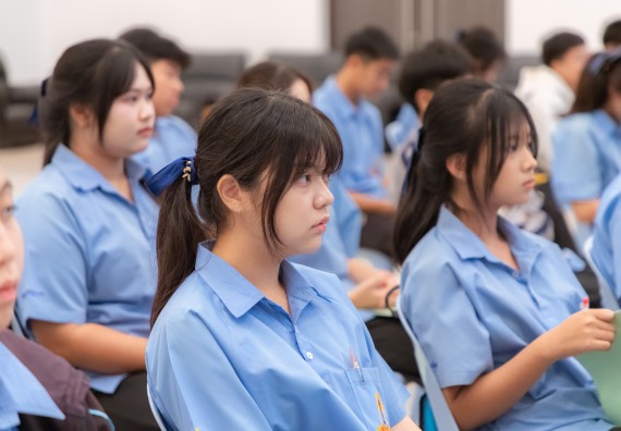 ภาพกิจกรรม  คณะวิทยาศาสตร์และเทคโนโลยี มหาวิทยาลัยราชภัฏกำแพงเพชร ร่วมกับโครงการห้องเรียนพิเศษ โรงเรียนตากพิทยาคม จัดกิจกรรมสร้างเสริมทักษะกระบวนการทางวิทยาศาสตร์สู่มาตรฐานสากล