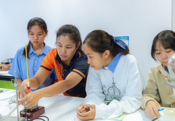 ภาพกิจกรรม  คณะวิทยาศาสตร์และเทคโนโลยี มหาวิทยาลัยราชภัฏกำแพงเพชร ร่วมกับโครงการห้องเรียนพิเศษ โรงเรียนตากพิทยาคม จัดกิจกรรมสร้างเสริมทักษะกระบวนการทางวิทยาศาสตร์สู่มาตรฐานสากล