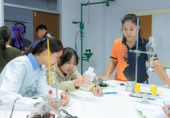 ภาพกิจกรรม  คณะวิทยาศาสตร์และเทคโนโลยี มหาวิทยาลัยราชภัฏกำแพงเพชร ร่วมกับโครงการห้องเรียนพิเศษ โรงเรียนตากพิทยาคม จัดกิจกรรมสร้างเสริมทักษะกระบวนการทางวิทยาศาสตร์สู่มาตรฐานสากล