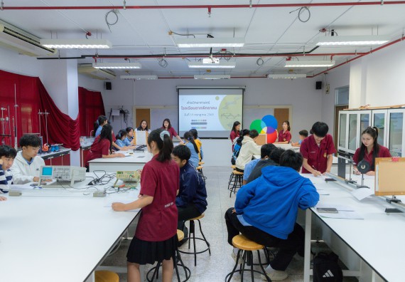 ภาพกิจกรรม  คณะวิทยาศาสตร์และเทคโนโลยี มหาวิทยาลัยราชภัฏกำแพงเพชร ร่วมกับโครงการห้องเรียนพิเศษ โรงเรียนตากพิทยาคม จัดกิจกรรมสร้างเสริมทักษะกระบวนการทางวิทยาศาสตร์สู่มาตรฐานสากล