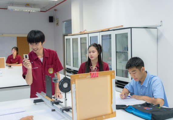 ภาพกิจกรรม  คณะวิทยาศาสตร์และเทคโนโลยี มหาวิทยาลัยราชภัฏกำแพงเพชร ร่วมกับโครงการห้องเรียนพิเศษ โรงเรียนตากพิทยาคม จัดกิจกรรมสร้างเสริมทักษะกระบวนการทางวิทยาศาสตร์สู่มาตรฐานสากล