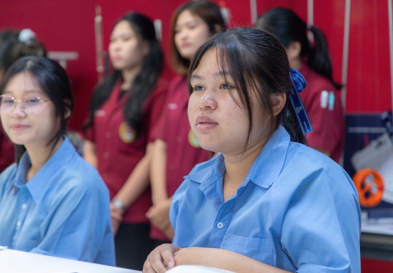 ภาพกิจกรรม  คณะวิทยาศาสตร์และเทคโนโลยี มหาวิทยาลัยราชภัฏกำแพงเพชร ร่วมกับโครงการห้องเรียนพิเศษ โรงเรียนตากพิทยาคม จัดกิจกรรมสร้างเสริมทักษะกระบวนการทางวิทยาศาสตร์สู่มาตรฐานสากล