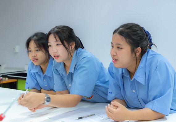 ภาพกิจกรรม  คณะวิทยาศาสตร์และเทคโนโลยี มหาวิทยาลัยราชภัฏกำแพงเพชร ร่วมกับโครงการห้องเรียนพิเศษ โรงเรียนตากพิทยาคม จัดกิจกรรมสร้างเสริมทักษะกระบวนการทางวิทยาศาสตร์สู่มาตรฐานสากล