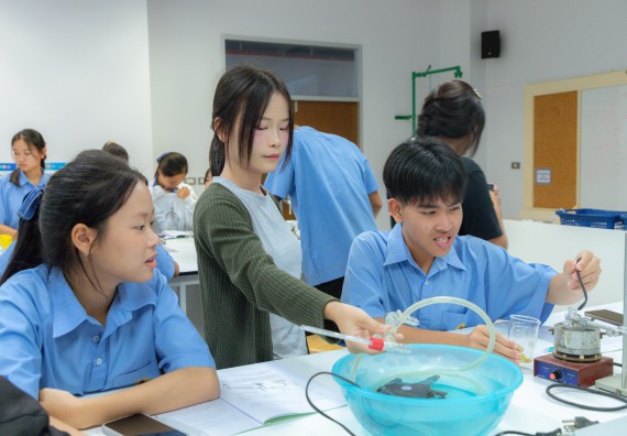 ภาพกิจกรรม  คณะวิทยาศาสตร์และเทคโนโลยี มหาวิทยาลัยราชภัฏกำแพงเพชร ร่วมกับโครงการห้องเรียนพิเศษ โรงเรียนตากพิทยาคม จัดกิจกรรมสร้างเสริมทักษะกระบวนการทางวิทยาศาสตร์สู่มาตรฐานสากล