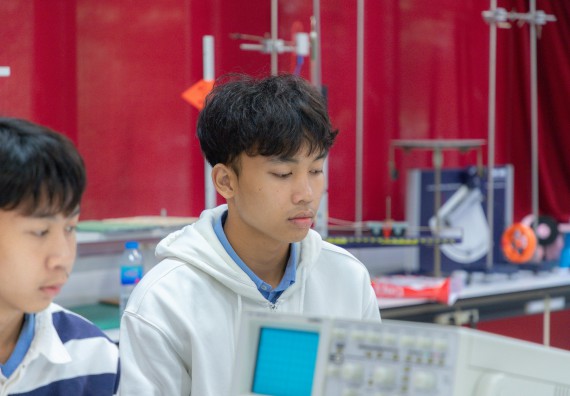 ภาพกิจกรรม  คณะวิทยาศาสตร์และเทคโนโลยี มหาวิทยาลัยราชภัฏกำแพงเพชร ร่วมกับโครงการห้องเรียนพิเศษ โรงเรียนตากพิทยาคม จัดกิจกรรมสร้างเสริมทักษะกระบวนการทางวิทยาศาสตร์สู่มาตรฐานสากล