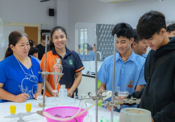 ภาพกิจกรรม  คณะวิทยาศาสตร์และเทคโนโลยี มหาวิทยาลัยราชภัฏกำแพงเพชร ร่วมกับโครงการห้องเรียนพิเศษ โรงเรียนตากพิทยาคม จัดกิจกรรมสร้างเสริมทักษะกระบวนการทางวิทยาศาสตร์สู่มาตรฐานสากล