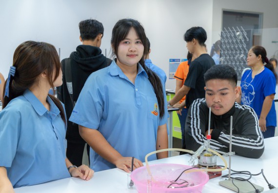 ภาพกิจกรรม  คณะวิทยาศาสตร์และเทคโนโลยี มหาวิทยาลัยราชภัฏกำแพงเพชร ร่วมกับโครงการห้องเรียนพิเศษ โรงเรียนตากพิทยาคม จัดกิจกรรมสร้างเสริมทักษะกระบวนการทางวิทยาศาสตร์สู่มาตรฐานสากล