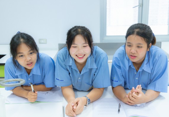 ภาพกิจกรรม  คณะวิทยาศาสตร์และเทคโนโลยี มหาวิทยาลัยราชภัฏกำแพงเพชร ร่วมกับโครงการห้องเรียนพิเศษ โรงเรียนตากพิทยาคม จัดกิจกรรมสร้างเสริมทักษะกระบวนการทางวิทยาศาสตร์สู่มาตรฐานสากล