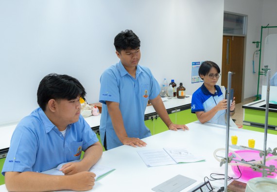 ภาพกิจกรรม  คณะวิทยาศาสตร์และเทคโนโลยี มหาวิทยาลัยราชภัฏกำแพงเพชร ร่วมกับโครงการห้องเรียนพิเศษ โรงเรียนตากพิทยาคม จัดกิจกรรมสร้างเสริมทักษะกระบวนการทางวิทยาศาสตร์สู่มาตรฐานสากล