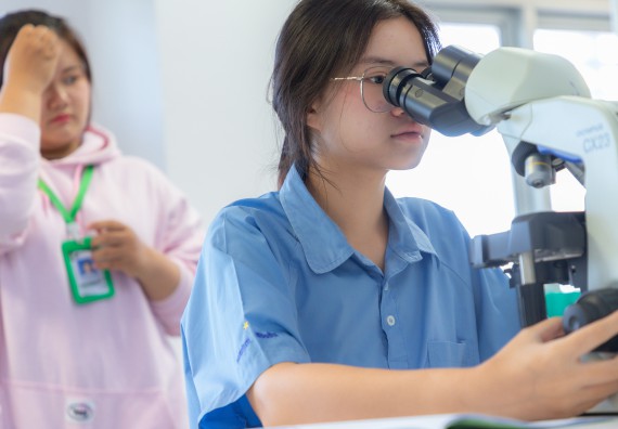 ภาพกิจกรรม  คณะวิทยาศาสตร์และเทคโนโลยี มหาวิทยาลัยราชภัฏกำแพงเพชร ร่วมกับโครงการห้องเรียนพิเศษ โรงเรียนตากพิทยาคม จัดกิจกรรมสร้างเสริมทักษะกระบวนการทางวิทยาศาสตร์สู่มาตรฐานสากล