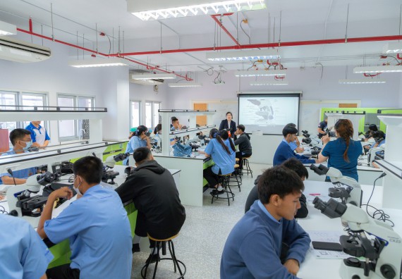 ภาพกิจกรรม  คณะวิทยาศาสตร์และเทคโนโลยี มหาวิทยาลัยราชภัฏกำแพงเพชร ร่วมกับโครงการห้องเรียนพิเศษ โรงเรียนตากพิทยาคม จัดกิจกรรมสร้างเสริมทักษะกระบวนการทางวิทยาศาสตร์สู่มาตรฐานสากล