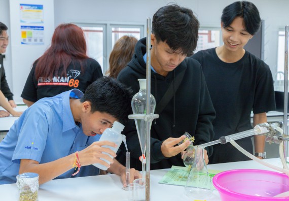 ภาพกิจกรรม  คณะวิทยาศาสตร์และเทคโนโลยี มหาวิทยาลัยราชภัฏกำแพงเพชร ร่วมกับโครงการห้องเรียนพิเศษ โรงเรียนตากพิทยาคม จัดกิจกรรมสร้างเสริมทักษะกระบวนการทางวิทยาศาสตร์สู่มาตรฐานสากล