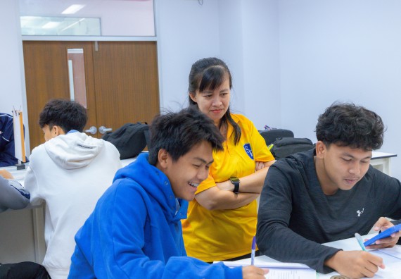 ภาพกิจกรรม  คณะวิทยาศาสตร์และเทคโนโลยี มหาวิทยาลัยราชภัฏกำแพงเพชร ร่วมกับโครงการห้องเรียนพิเศษ โรงเรียนตากพิทยาคม จัดกิจกรรมสร้างเสริมทักษะกระบวนการทางวิทยาศาสตร์สู่มาตรฐานสากล