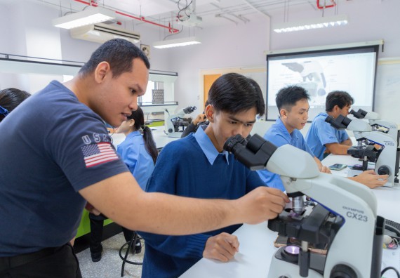 ภาพกิจกรรม  คณะวิทยาศาสตร์และเทคโนโลยี มหาวิทยาลัยราชภัฏกำแพงเพชร ร่วมกับโครงการห้องเรียนพิเศษ โรงเรียนตากพิทยาคม จัดกิจกรรมสร้างเสริมทักษะกระบวนการทางวิทยาศาสตร์สู่มาตรฐานสากล