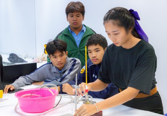 ภาพกิจกรรม  คณะวิทยาศาสตร์และเทคโนโลยี มหาวิทยาลัยราชภัฏกำแพงเพชร ร่วมกับโครงการห้องเรียนพิเศษ โรงเรียนตากพิทยาคม จัดกิจกรรมสร้างเสริมทักษะกระบวนการทางวิทยาศาสตร์สู่มาตรฐานสากล