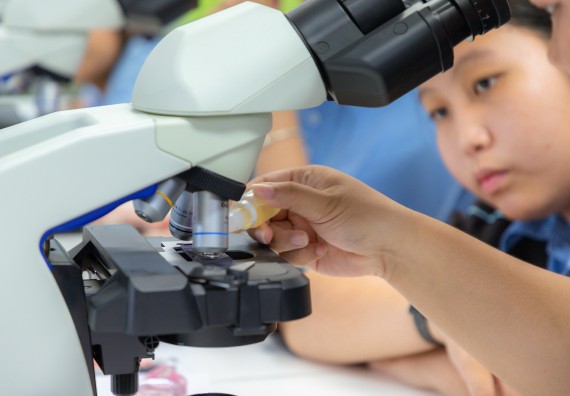 ภาพกิจกรรม  คณะวิทยาศาสตร์และเทคโนโลยี มหาวิทยาลัยราชภัฏกำแพงเพชร ร่วมกับโครงการห้องเรียนพิเศษ โรงเรียนตากพิทยาคม จัดกิจกรรมสร้างเสริมทักษะกระบวนการทางวิทยาศาสตร์สู่มาตรฐานสากล