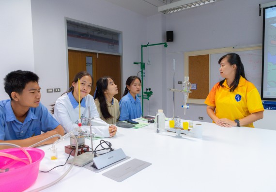 ภาพกิจกรรม  คณะวิทยาศาสตร์และเทคโนโลยี มหาวิทยาลัยราชภัฏกำแพงเพชร ร่วมกับโครงการห้องเรียนพิเศษ โรงเรียนตากพิทยาคม จัดกิจกรรมสร้างเสริมทักษะกระบวนการทางวิทยาศาสตร์สู่มาตรฐานสากล