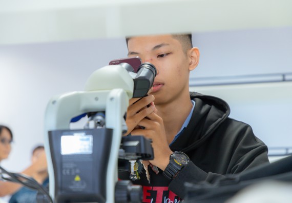 ภาพกิจกรรม  คณะวิทยาศาสตร์และเทคโนโลยี มหาวิทยาลัยราชภัฏกำแพงเพชร ร่วมกับโครงการห้องเรียนพิเศษ โรงเรียนตากพิทยาคม จัดกิจกรรมสร้างเสริมทักษะกระบวนการทางวิทยาศาสตร์สู่มาตรฐานสากล