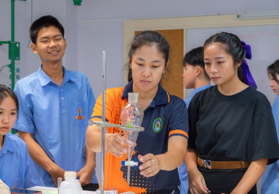 ภาพกิจกรรม  คณะวิทยาศาสตร์และเทคโนโลยี มหาวิทยาลัยราชภัฏกำแพงเพชร ร่วมกับโครงการห้องเรียนพิเศษ โรงเรียนตากพิทยาคม จัดกิจกรรมสร้างเสริมทักษะกระบวนการทางวิทยาศาสตร์สู่มาตรฐานสากล