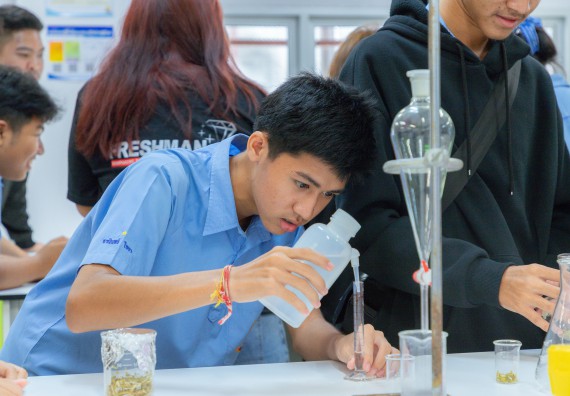 ภาพกิจกรรม  คณะวิทยาศาสตร์และเทคโนโลยี มหาวิทยาลัยราชภัฏกำแพงเพชร ร่วมกับโครงการห้องเรียนพิเศษ โรงเรียนตากพิทยาคม จัดกิจกรรมสร้างเสริมทักษะกระบวนการทางวิทยาศาสตร์สู่มาตรฐานสากล