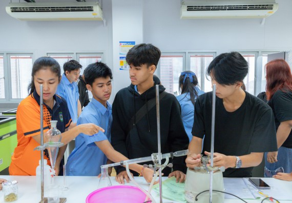 ภาพกิจกรรม  คณะวิทยาศาสตร์และเทคโนโลยี มหาวิทยาลัยราชภัฏกำแพงเพชร ร่วมกับโครงการห้องเรียนพิเศษ โรงเรียนตากพิทยาคม จัดกิจกรรมสร้างเสริมทักษะกระบวนการทางวิทยาศาสตร์สู่มาตรฐานสากล