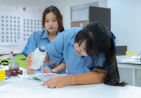 ภาพกิจกรรม  คณะวิทยาศาสตร์และเทคโนโลยี มหาวิทยาลัยราชภัฏกำแพงเพชร ร่วมกับโครงการห้องเรียนพิเศษ โรงเรียนตากพิทยาคม จัดกิจกรรมสร้างเสริมทักษะกระบวนการทางวิทยาศาสตร์สู่มาตรฐานสากล