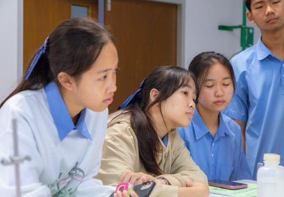 ภาพกิจกรรม  คณะวิทยาศาสตร์และเทคโนโลยี มหาวิทยาลัยราชภัฏกำแพงเพชร ร่วมกับโครงการห้องเรียนพิเศษ โรงเรียนตากพิทยาคม จัดกิจกรรมสร้างเสริมทักษะกระบวนการทางวิทยาศาสตร์สู่มาตรฐานสากล