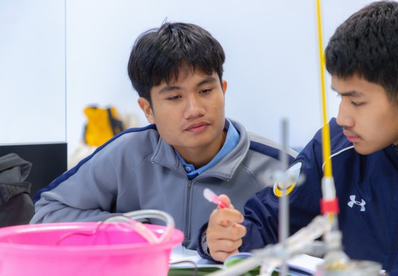 ภาพกิจกรรม  คณะวิทยาศาสตร์และเทคโนโลยี มหาวิทยาลัยราชภัฏกำแพงเพชร ร่วมกับโครงการห้องเรียนพิเศษ โรงเรียนตากพิทยาคม จัดกิจกรรมสร้างเสริมทักษะกระบวนการทางวิทยาศาสตร์สู่มาตรฐานสากล