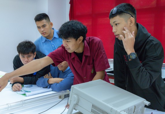 ภาพกิจกรรม  คณะวิทยาศาสตร์และเทคโนโลยี มหาวิทยาลัยราชภัฏกำแพงเพชร ร่วมกับโครงการห้องเรียนพิเศษ โรงเรียนตากพิทยาคม จัดกิจกรรมสร้างเสริมทักษะกระบวนการทางวิทยาศาสตร์สู่มาตรฐานสากล