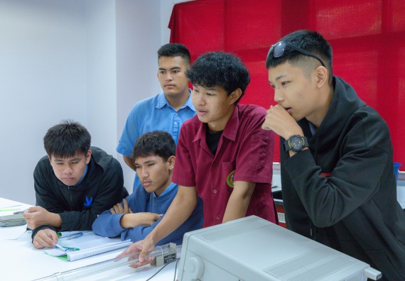 ภาพกิจกรรม  คณะวิทยาศาสตร์และเทคโนโลยี มหาวิทยาลัยราชภัฏกำแพงเพชร ร่วมกับโครงการห้องเรียนพิเศษ โรงเรียนตากพิทยาคม จัดกิจกรรมสร้างเสริมทักษะกระบวนการทางวิทยาศาสตร์สู่มาตรฐานสากล