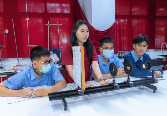 ภาพกิจกรรม  คณะวิทยาศาสตร์และเทคโนโลยี มหาวิทยาลัยราชภัฏกำแพงเพชร ร่วมกับโครงการห้องเรียนพิเศษ โรงเรียนตากพิทยาคม จัดกิจกรรมสร้างเสริมทักษะกระบวนการทางวิทยาศาสตร์สู่มาตรฐานสากล