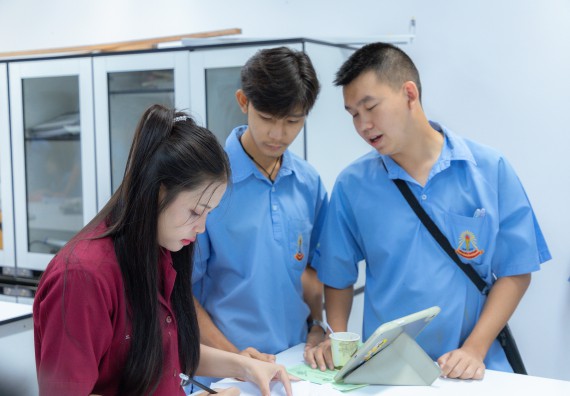 ภาพกิจกรรม  คณะวิทยาศาสตร์และเทคโนโลยี มหาวิทยาลัยราชภัฏกำแพงเพชร ร่วมกับโครงการห้องเรียนพิเศษ โรงเรียนตากพิทยาคม จัดกิจกรรมสร้างเสริมทักษะกระบวนการทางวิทยาศาสตร์สู่มาตรฐานสากล