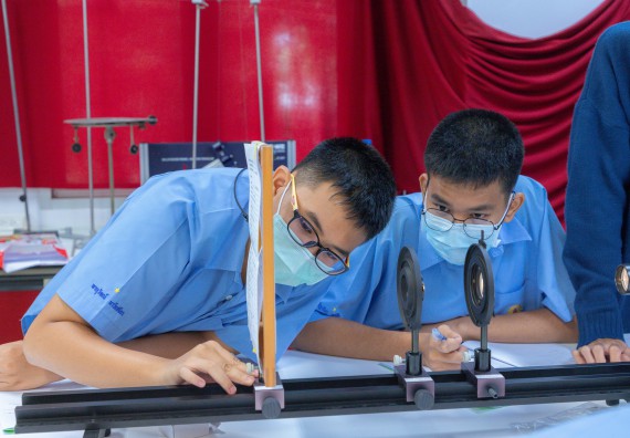 ภาพกิจกรรม  คณะวิทยาศาสตร์และเทคโนโลยี มหาวิทยาลัยราชภัฏกำแพงเพชร ร่วมกับโครงการห้องเรียนพิเศษ โรงเรียนตากพิทยาคม จัดกิจกรรมสร้างเสริมทักษะกระบวนการทางวิทยาศาสตร์สู่มาตรฐานสากล