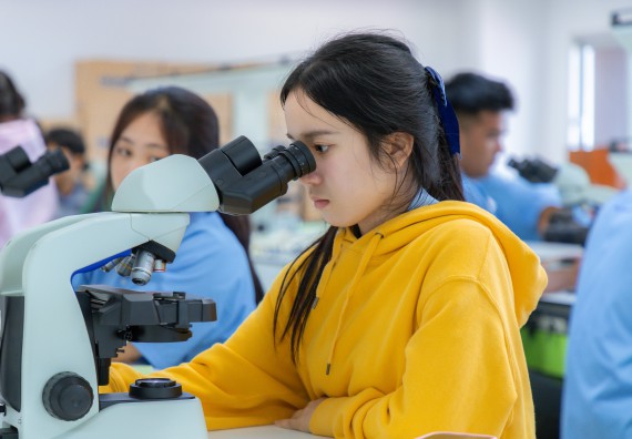 ภาพกิจกรรม  คณะวิทยาศาสตร์และเทคโนโลยี มหาวิทยาลัยราชภัฏกำแพงเพชร ร่วมกับโครงการห้องเรียนพิเศษ โรงเรียนตากพิทยาคม จัดกิจกรรมสร้างเสริมทักษะกระบวนการทางวิทยาศาสตร์สู่มาตรฐานสากล