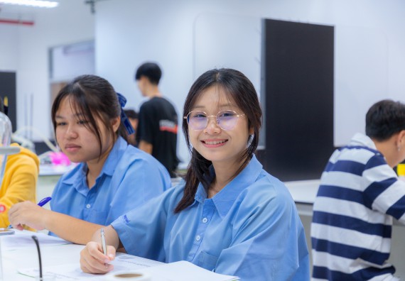 ภาพกิจกรรม  คณะวิทยาศาสตร์และเทคโนโลยี มหาวิทยาลัยราชภัฏกำแพงเพชร ร่วมกับโครงการห้องเรียนพิเศษ โรงเรียนตากพิทยาคม จัดกิจกรรมสร้างเสริมทักษะกระบวนการทางวิทยาศาสตร์สู่มาตรฐานสากล