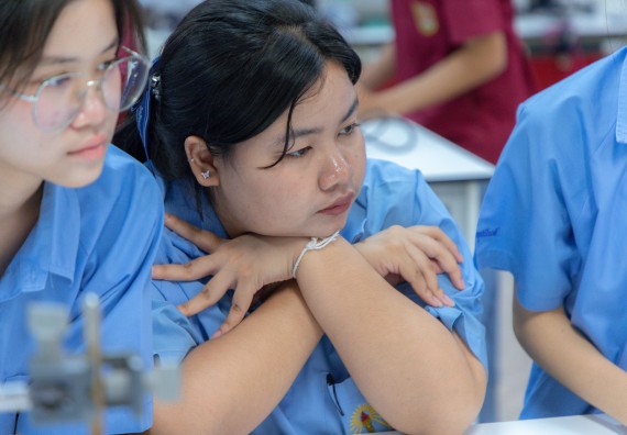 ภาพกิจกรรม  คณะวิทยาศาสตร์และเทคโนโลยี มหาวิทยาลัยราชภัฏกำแพงเพชร ร่วมกับโครงการห้องเรียนพิเศษ โรงเรียนตากพิทยาคม จัดกิจกรรมสร้างเสริมทักษะกระบวนการทางวิทยาศาสตร์สู่มาตรฐานสากล