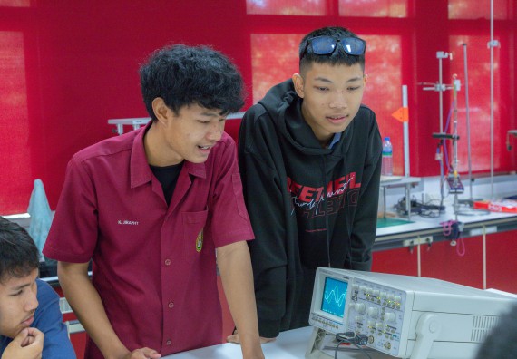 ภาพกิจกรรม  คณะวิทยาศาสตร์และเทคโนโลยี มหาวิทยาลัยราชภัฏกำแพงเพชร ร่วมกับโครงการห้องเรียนพิเศษ โรงเรียนตากพิทยาคม จัดกิจกรรมสร้างเสริมทักษะกระบวนการทางวิทยาศาสตร์สู่มาตรฐานสากล