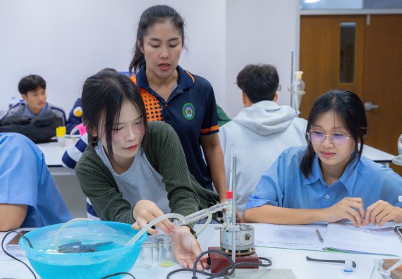 ภาพกิจกรรม  คณะวิทยาศาสตร์และเทคโนโลยี มหาวิทยาลัยราชภัฏกำแพงเพชร ร่วมกับโครงการห้องเรียนพิเศษ โรงเรียนตากพิทยาคม จัดกิจกรรมสร้างเสริมทักษะกระบวนการทางวิทยาศาสตร์สู่มาตรฐานสากล