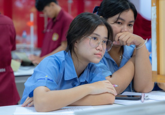 ภาพกิจกรรม  คณะวิทยาศาสตร์และเทคโนโลยี มหาวิทยาลัยราชภัฏกำแพงเพชร ร่วมกับโครงการห้องเรียนพิเศษ โรงเรียนตากพิทยาคม จัดกิจกรรมสร้างเสริมทักษะกระบวนการทางวิทยาศาสตร์สู่มาตรฐานสากล