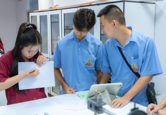 ภาพกิจกรรม  คณะวิทยาศาสตร์และเทคโนโลยี มหาวิทยาลัยราชภัฏกำแพงเพชร ร่วมกับโครงการห้องเรียนพิเศษ โรงเรียนตากพิทยาคม จัดกิจกรรมสร้างเสริมทักษะกระบวนการทางวิทยาศาสตร์สู่มาตรฐานสากล