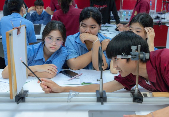 ภาพกิจกรรม  คณะวิทยาศาสตร์และเทคโนโลยี มหาวิทยาลัยราชภัฏกำแพงเพชร ร่วมกับโครงการห้องเรียนพิเศษ โรงเรียนตากพิทยาคม จัดกิจกรรมสร้างเสริมทักษะกระบวนการทางวิทยาศาสตร์สู่มาตรฐานสากล