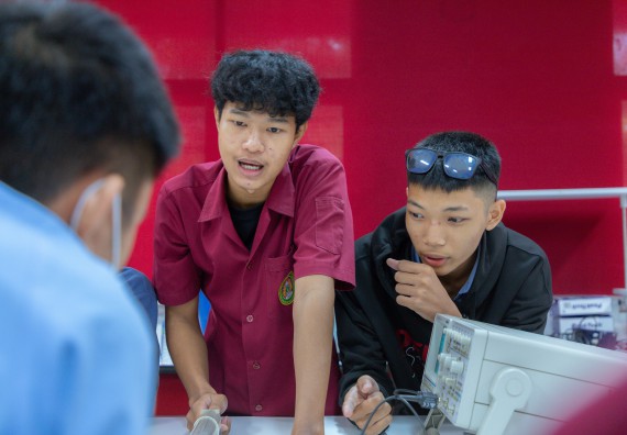 ภาพกิจกรรม  คณะวิทยาศาสตร์และเทคโนโลยี มหาวิทยาลัยราชภัฏกำแพงเพชร ร่วมกับโครงการห้องเรียนพิเศษ โรงเรียนตากพิทยาคม จัดกิจกรรมสร้างเสริมทักษะกระบวนการทางวิทยาศาสตร์สู่มาตรฐานสากล