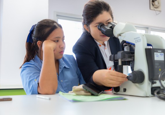 ภาพกิจกรรม  คณะวิทยาศาสตร์และเทคโนโลยี มหาวิทยาลัยราชภัฏกำแพงเพชร ร่วมกับโครงการห้องเรียนพิเศษ โรงเรียนตากพิทยาคม จัดกิจกรรมสร้างเสริมทักษะกระบวนการทางวิทยาศาสตร์สู่มาตรฐานสากล