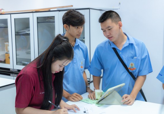 ภาพกิจกรรม  คณะวิทยาศาสตร์และเทคโนโลยี มหาวิทยาลัยราชภัฏกำแพงเพชร ร่วมกับโครงการห้องเรียนพิเศษ โรงเรียนตากพิทยาคม จัดกิจกรรมสร้างเสริมทักษะกระบวนการทางวิทยาศาสตร์สู่มาตรฐานสากล