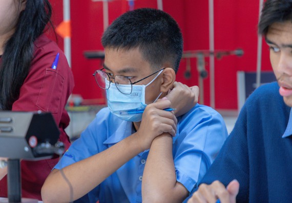 ภาพกิจกรรม  คณะวิทยาศาสตร์และเทคโนโลยี มหาวิทยาลัยราชภัฏกำแพงเพชร ร่วมกับโครงการห้องเรียนพิเศษ โรงเรียนตากพิทยาคม จัดกิจกรรมสร้างเสริมทักษะกระบวนการทางวิทยาศาสตร์สู่มาตรฐานสากล