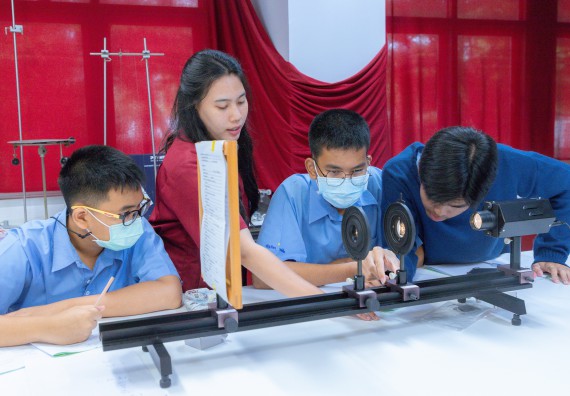 ภาพกิจกรรม  คณะวิทยาศาสตร์และเทคโนโลยี มหาวิทยาลัยราชภัฏกำแพงเพชร ร่วมกับโครงการห้องเรียนพิเศษ โรงเรียนตากพิทยาคม จัดกิจกรรมสร้างเสริมทักษะกระบวนการทางวิทยาศาสตร์สู่มาตรฐานสากล