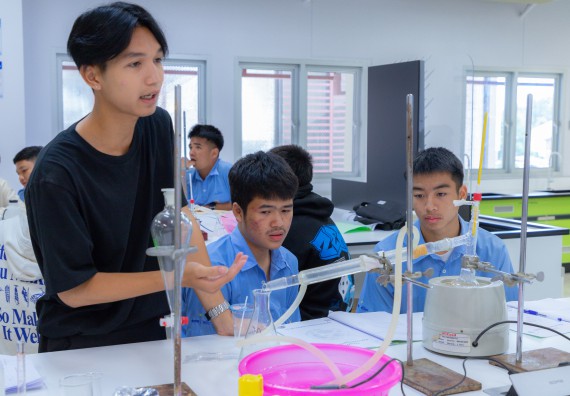 ภาพกิจกรรม  คณะวิทยาศาสตร์และเทคโนโลยี มหาวิทยาลัยราชภัฏกำแพงเพชร ร่วมกับโครงการห้องเรียนพิเศษ โรงเรียนตากพิทยาคม จัดกิจกรรมสร้างเสริมทักษะกระบวนการทางวิทยาศาสตร์สู่มาตรฐานสากล