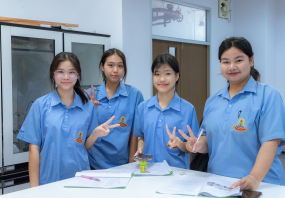 ภาพกิจกรรม  คณะวิทยาศาสตร์และเทคโนโลยี มหาวิทยาลัยราชภัฏกำแพงเพชร ร่วมกับโครงการห้องเรียนพิเศษ โรงเรียนตากพิทยาคม จัดกิจกรรมสร้างเสริมทักษะกระบวนการทางวิทยาศาสตร์สู่มาตรฐานสากล